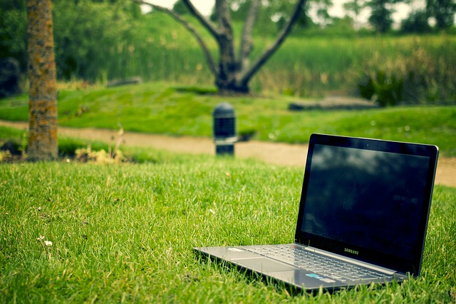 How to write an email with application documents?